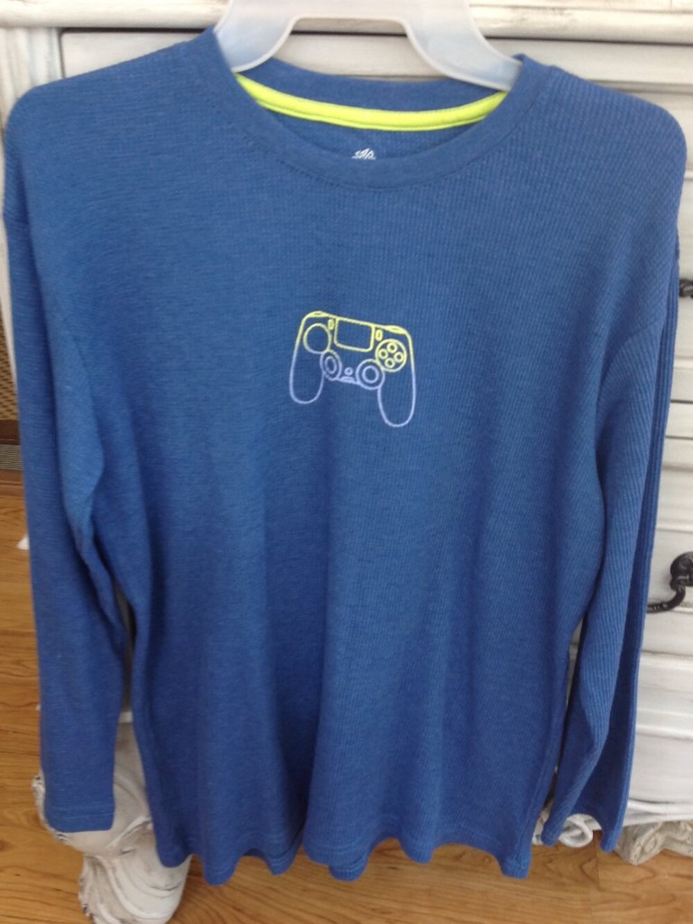 There Abouts Long sleeve Sz L Gaming Shirt